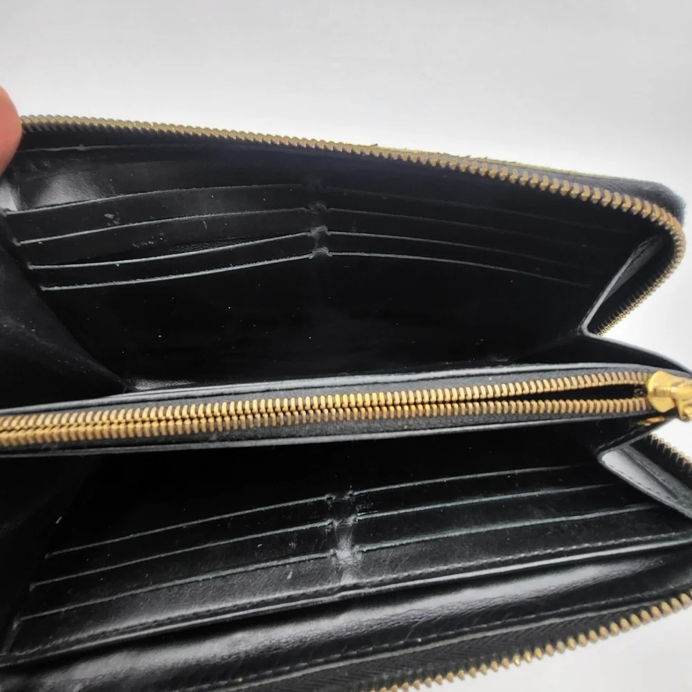 LOUis Vuitton Suhali Leather Zippy Long Wallet..Authentic..